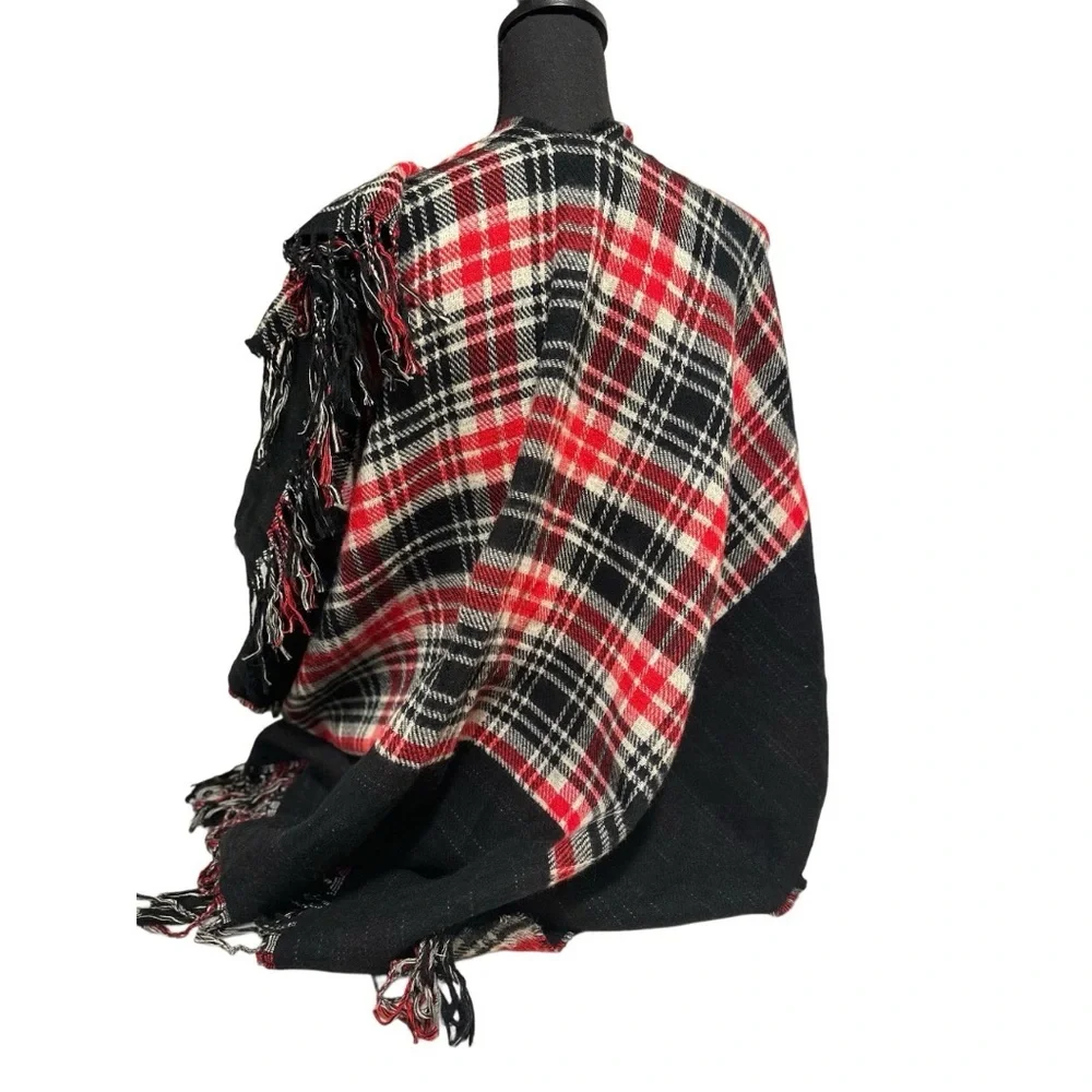 Super Soft & Cozy Reversible Extra Large Poncho Wrap Plaid Black Red White EUC